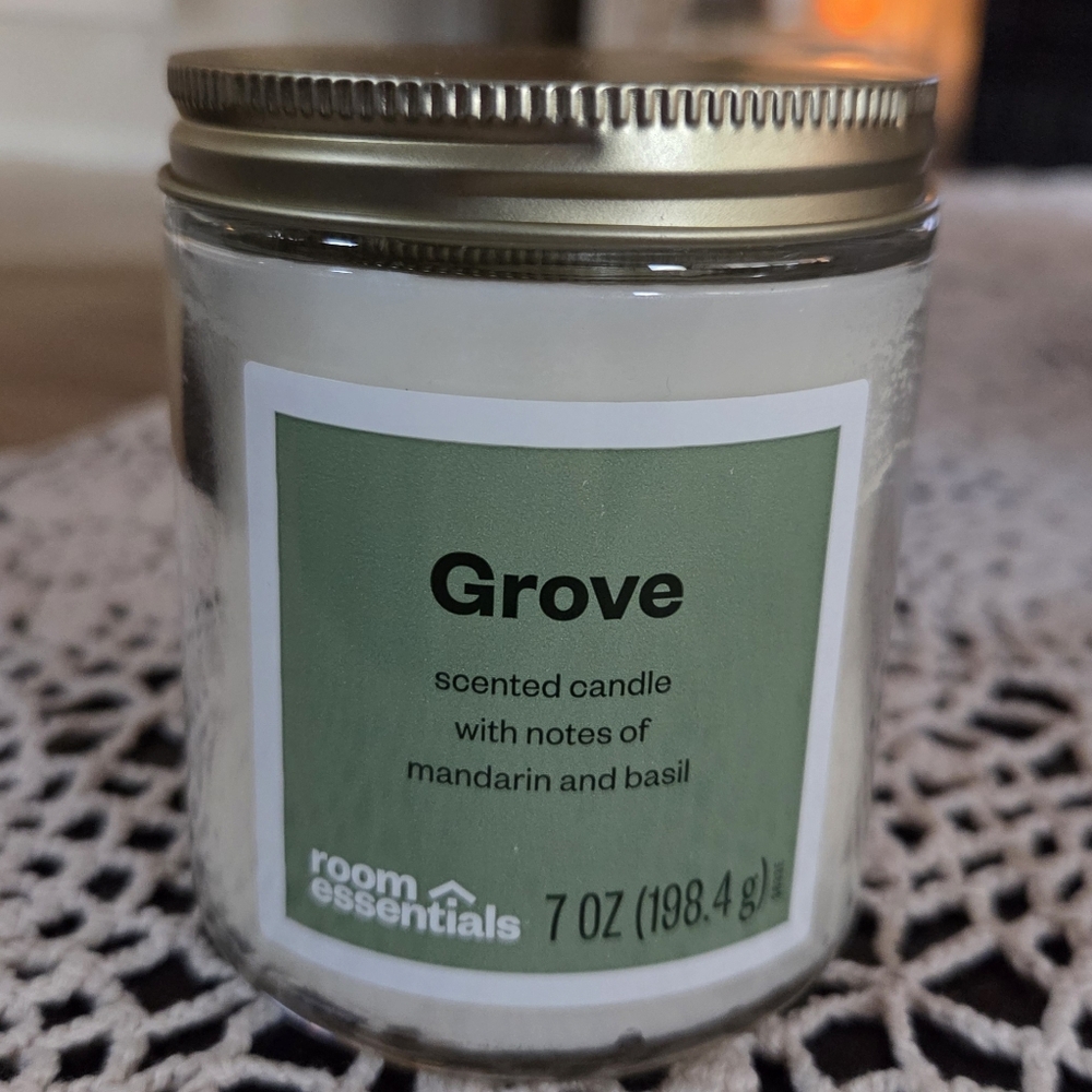 Room Essentials Grove 7oz Candle  Scent of Mandarin And‎ Basil NEW